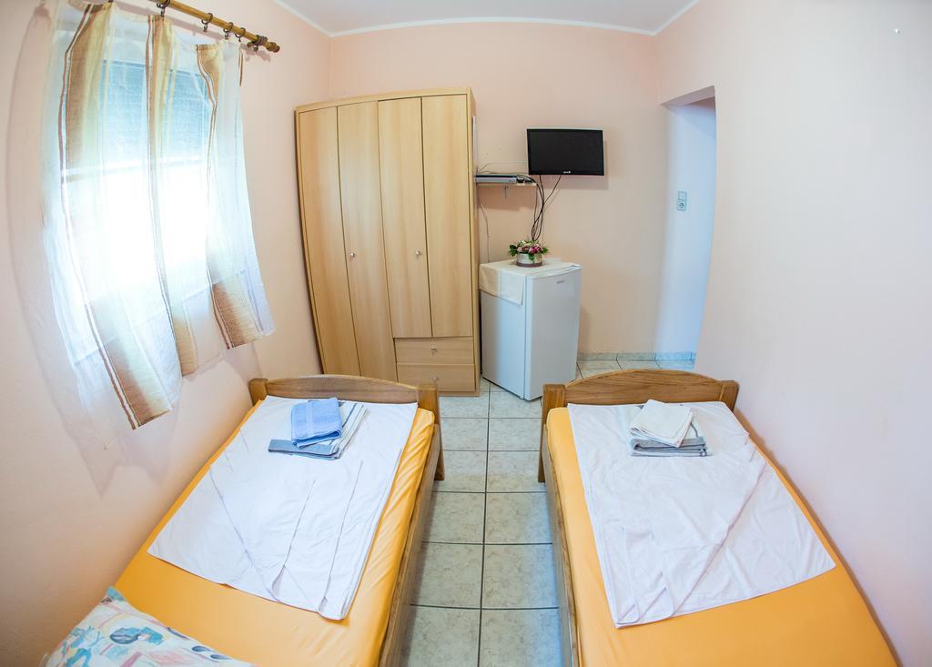 Bečići Guest House Almond מראה חיצוני תמונה