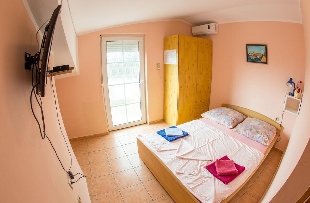 Bečići Guest House Almond מראה חיצוני תמונה