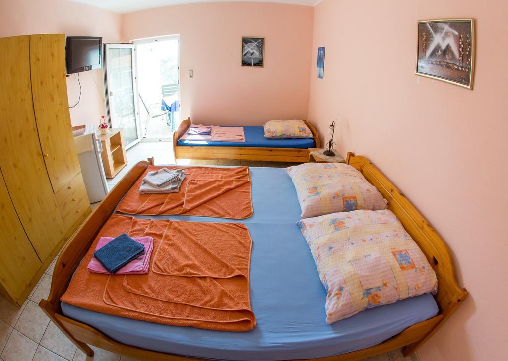 Bečići Guest House Almond מראה חיצוני תמונה