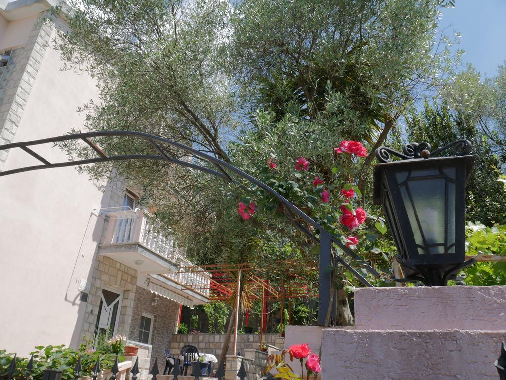 Bečići Guest House Almond מראה חיצוני תמונה